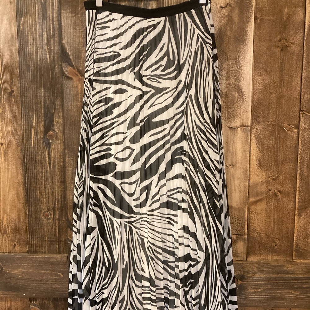 Banana Republic Floor Length Pleated Black & White Classy Skirt